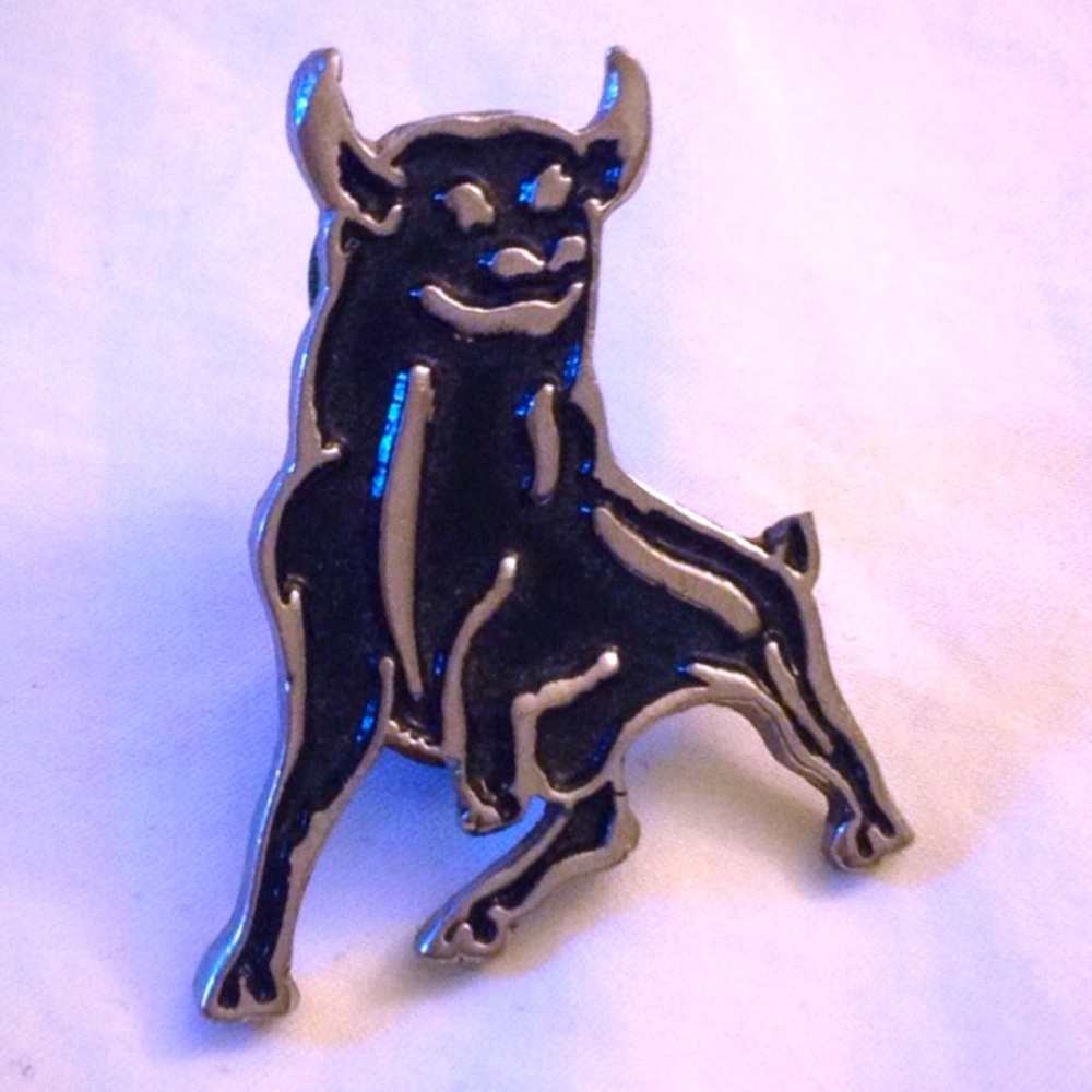 🌟 Pewter figural bull brooch pin